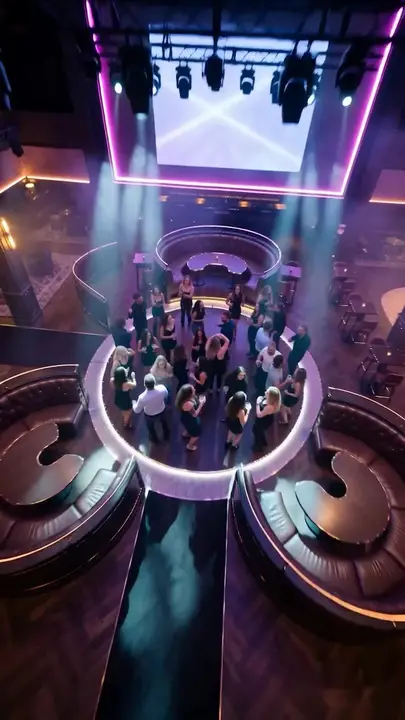 Her Loyal Servant dizi afişi